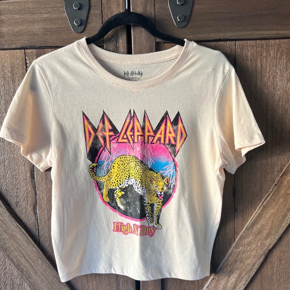 Tops - NWOT: Def Leppard High N’ Dry Cropped Vintage Cream Colored Graphic Tee Size XL